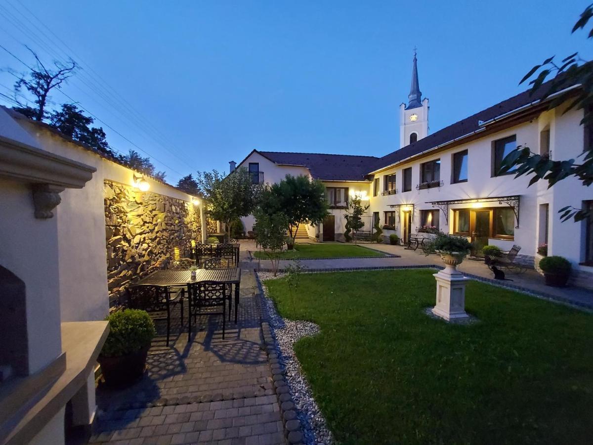 Conacul Poetilor Hotel Gura Râului Exterior foto