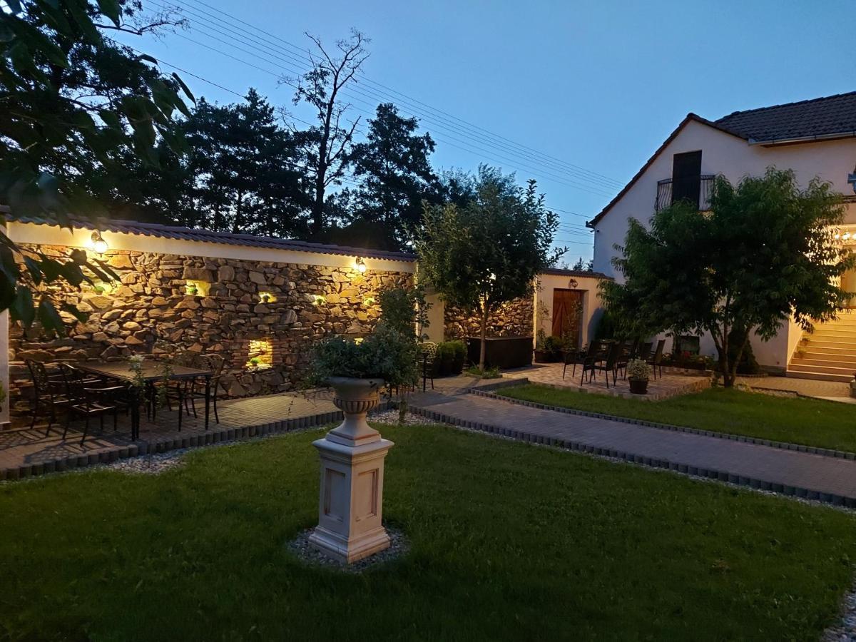 Conacul Poetilor Hotel Gura Râului Exterior foto