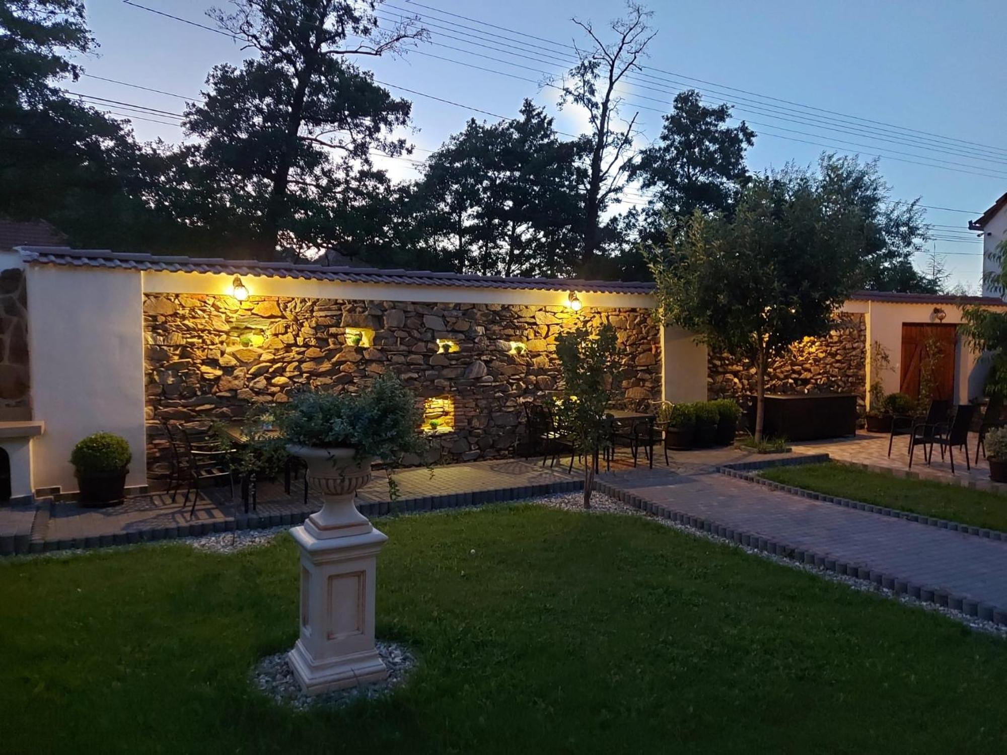 Conacul Poetilor Hotel Gura Râului Exterior foto