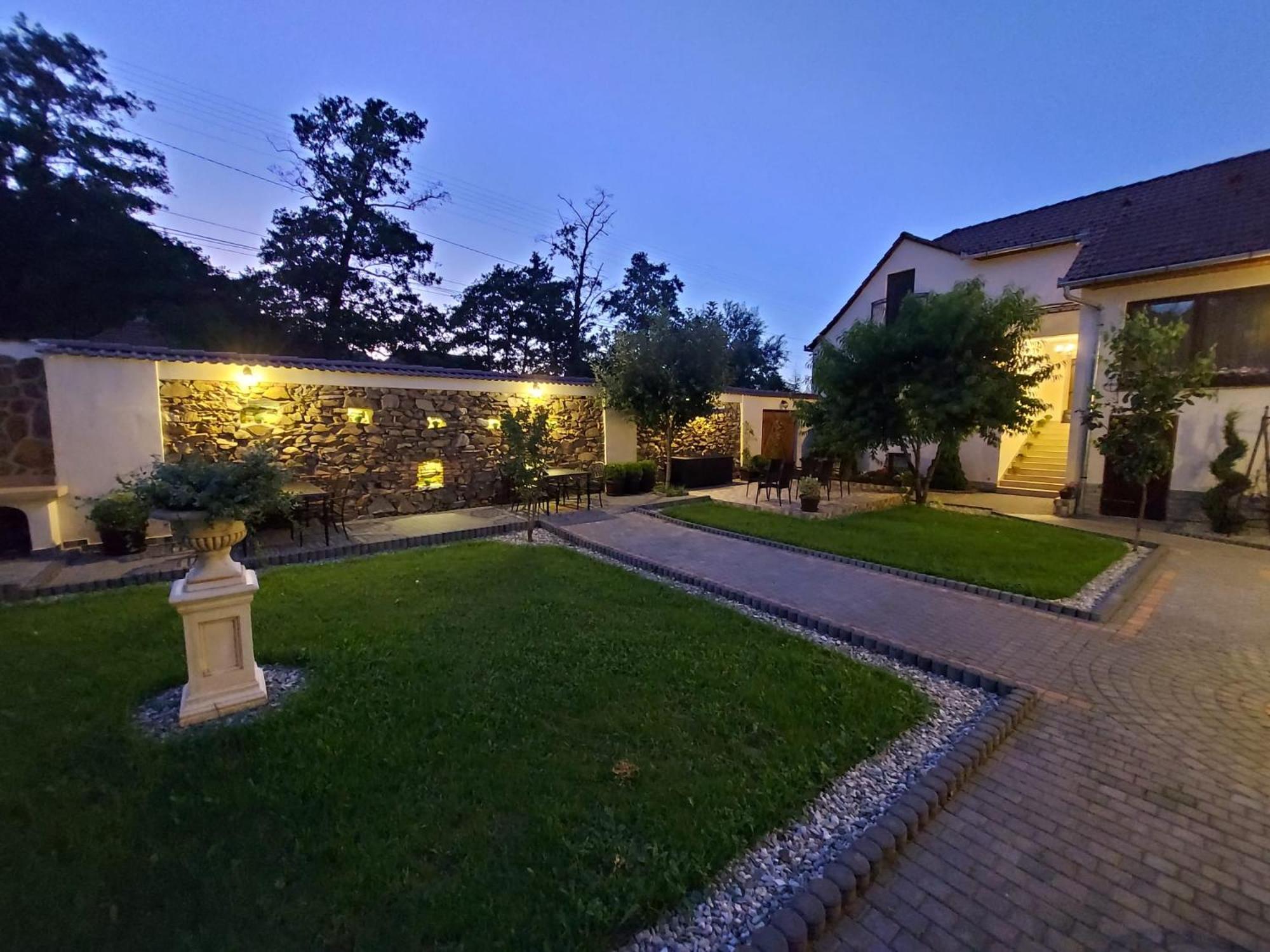 Conacul Poetilor Hotel Gura Râului Exterior foto